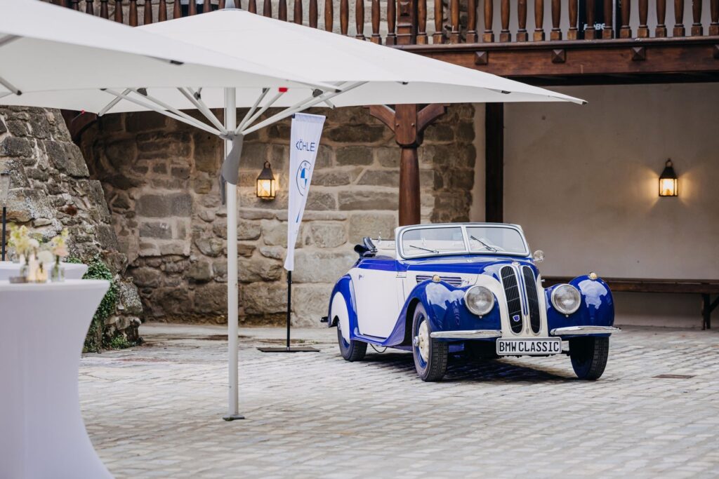 Event · Oldtimer im Innenhof