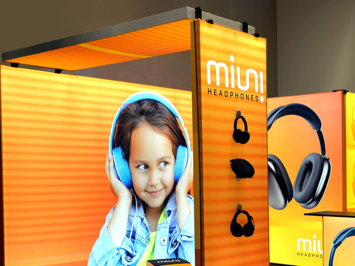 Lightbox with magnetic solution, close-up